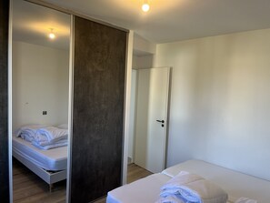 2 bedrooms, iron/ironing board, free WiFi, bed sheets - Appartement Standing (Juvignac)