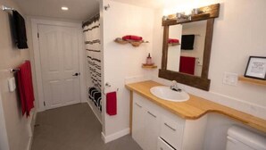 Unclassified image, 2 of 18, button - Centennial Guest Suite (Powell River)