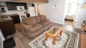 Unclassified image, 3 of 18, button - Centennial Guest Suite (Powell River)