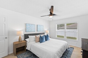 3 soveværelser, skrivebord, strygejern/strygebræt, weekendseng