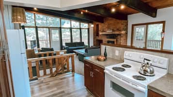 Classic Chalet, 6 Bedrooms, Hot Tub | 6 bedrooms, free WiFi