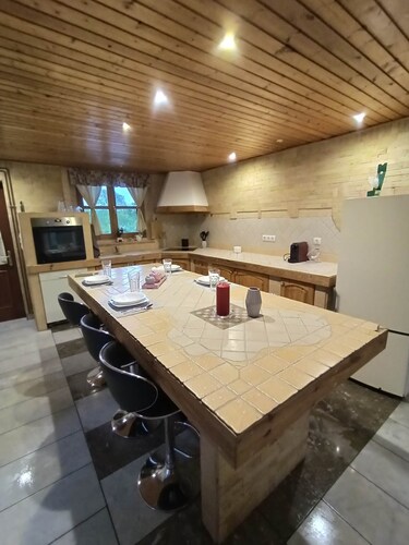 Near to Budapest. Near to the airport. Family-sized apartment. Quiet environment