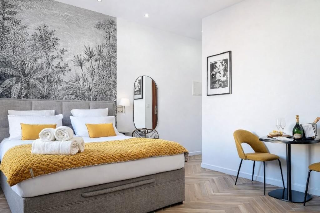 Una scrivania, ferro/asse da stiro, Wi-Fi gratuito, lenzuola