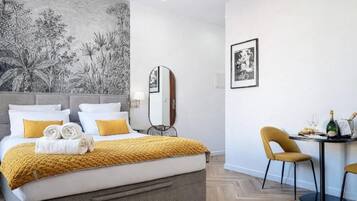 Una scrivania, ferro/asse da stiro, Wi-Fi gratuito, lenzuola