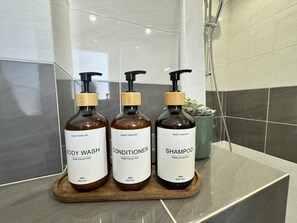 Shower, hair dryer, towels - Palais des Festivals à 3 Minutes - Rue Felix Faure (Cannes)