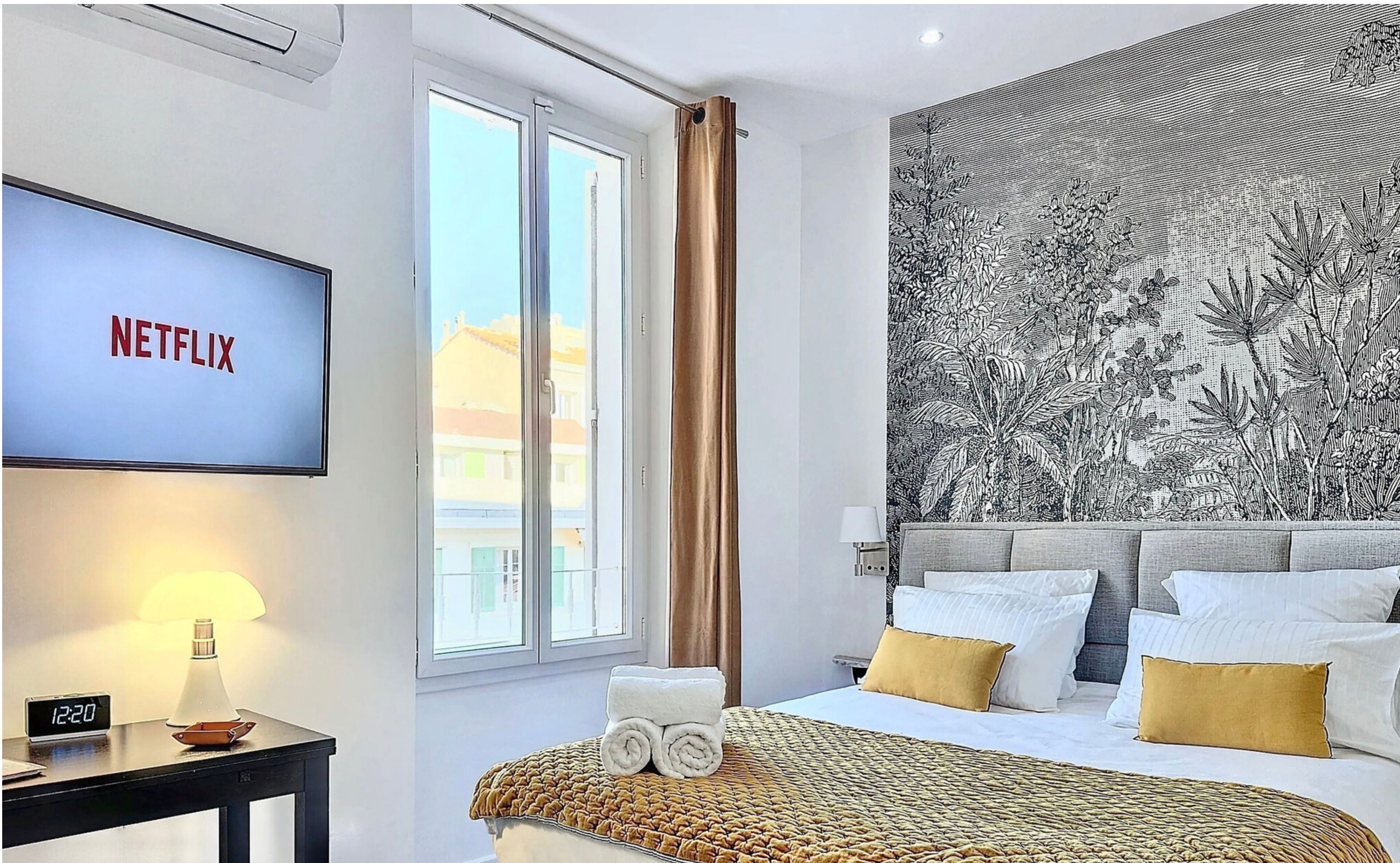 Bureau, fer et planche à repasser, Wi-Fi gratuit, draps fournis