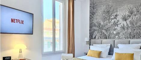 Bureau, fer et planche à repasser, Wi-Fi gratuit, draps fournis