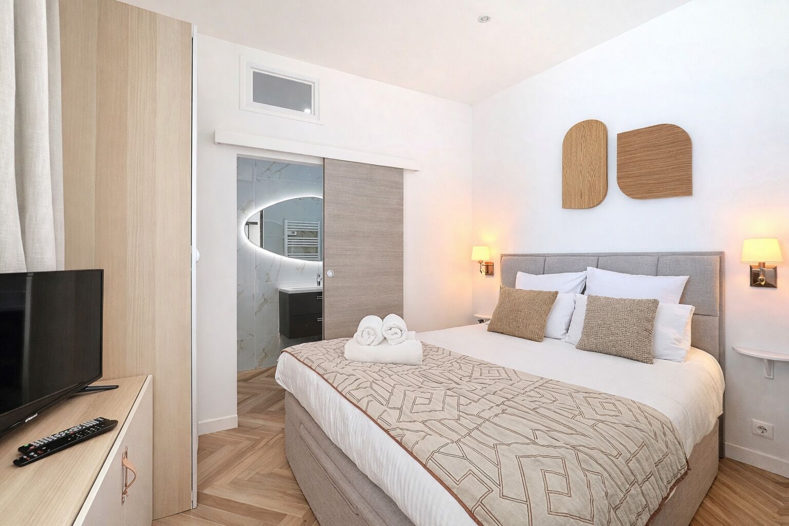1 bedroom, desk, iron/ironing board, WiFi (free)