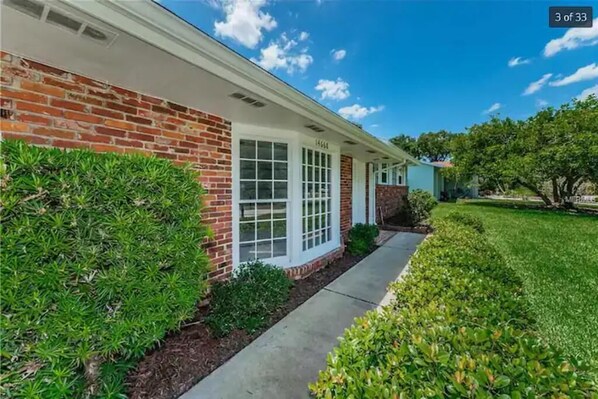 Exterior - Cozy Gulf-Side Home - Only 3 Minutes from the Beach! (Largo)