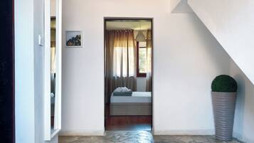 2 habitaciones, tabla de planchar con plancha, wifi y ropa de cama