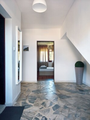 2 chambres, fer et planche à repasser, Wi-Fi, draps fournis