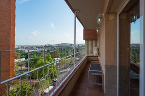 Property grounds - LA Plaza Cataluña Está A 10 Estaciones DE Metro (Esplugues de Llobregat)