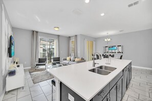 Interior - Beautiful 4 Bed Town Home with Splash Pool-1569PD (Davenport)