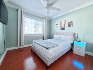 4 bedrooms, iron/ironing board, WiFi, bed sheets