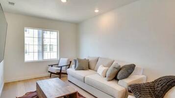 Smart-TV, bordtennis og bøker