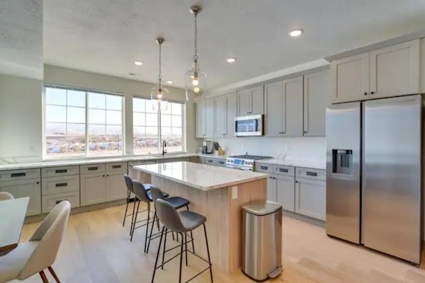 KĂŒhlschrank, Mikrowelle, Ofen, Herdplatte