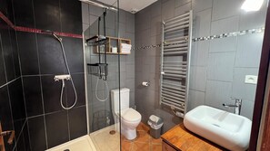 Douche, serviettes fournies