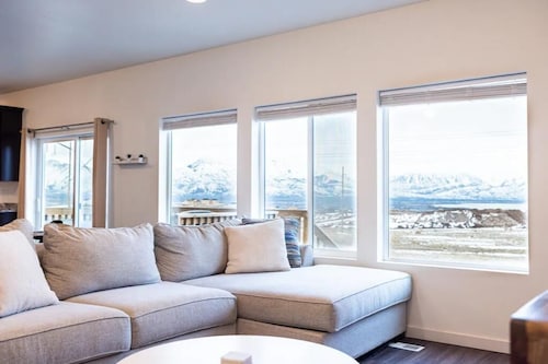 Scenic Views with Game Room