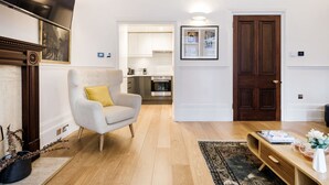Basic Apartment | Living area | TV - Bright and Modern Mayfair Apartment (London)
