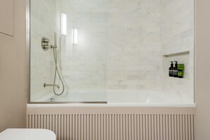 Bathroom - Notting Hill Gate Residence II (London)