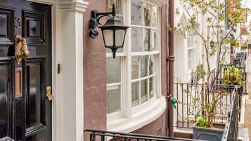 Basic Apartment | Exterior