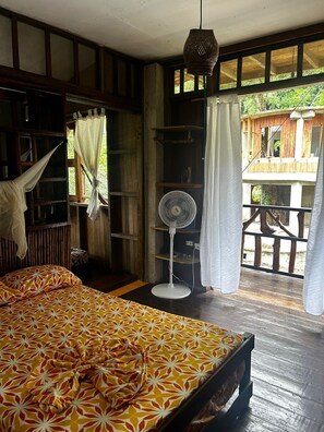 Comfort Quadruple Room | Bed sheets - Utria Hostel (Bahia Solano)