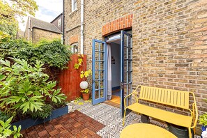 Exterior - Charming Acton Dollhouse (London)