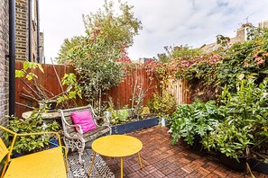 Exterior - Charming Acton Dollhouse (London)