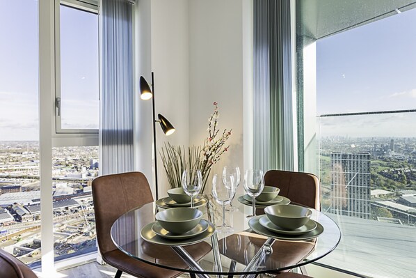 Basic Apartment | Dining