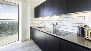 Basic Apartment | Private kitchen - Beautiful 2 Bed Icon Tower Flat 5 (London)