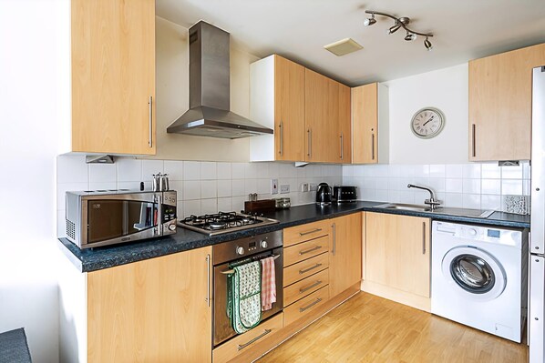 Apartment | Private kitchen - Bright Flat in Historic Whitechapel (London)