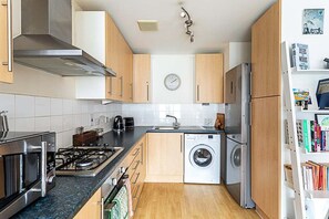 Apartment | Private kitchen - Bright Flat in Historic Whitechapel (London)