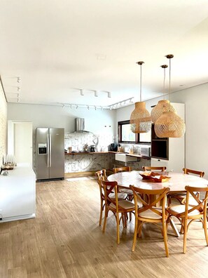 Dining - Urban Paradise - Escape in São Paulo (Praia Azul São Paulo)