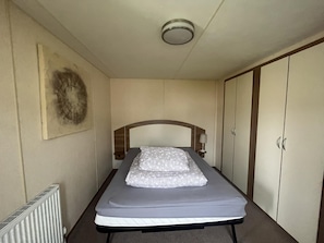 Chalet - Caravan - Sleeps 6 - Pets Ok - Parking (King's Lynn)