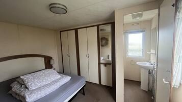 2 bedrooms, bed sheets