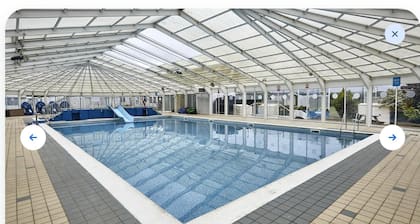 Caravan - Sleeps 6 - Pets Ok - Parking