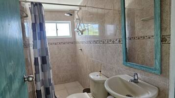 Apartamento familiar | Baño | Toallas, jabón y papel higiénico