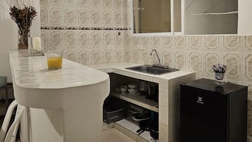 Lägenhet Basic | Eget kök | Minikylskåp, spishäll, mixer och stekbord