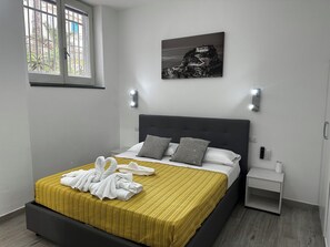 1 bedroom, iron/ironing board, bed sheets - Tropeaview (Tropea)