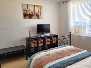 Unclassified image, 4 of 14, button - Baccarat, Port Vincent (Port Vincent)