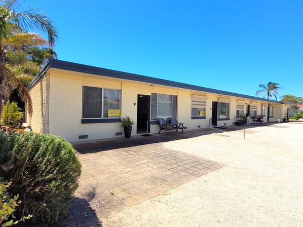 Unclassified image, 1 of 14, button - 1/7 Cameron St, PT VINCENT (behind Gerimias)
SLEEPS 5 ; 2 bedrooms - QN, Trio bunk
BEDDING: Quilts and pillows provided (BYO all linen). Optional linen purchase @ $25 per person (1 week notice reqd)
PROPERTY DETAILS: RC spli (Port Vincent)