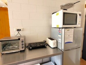 Unclassified image, 2 of 14, button - 1/7 Cameron St, PT VINCENT (behind Gerimias)
SLEEPS 5 ; 2 bedrooms - QN, Trio bunk
BEDDING: Quilts and pillows provided (BYO all linen). Optional linen purchase @ $25 per person (1 week notice reqd)
PROPERTY DETAILS: RC spli (Port Vincent)