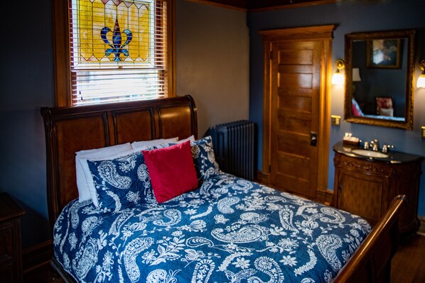 1 bedroom, WiFi - Welcome to the historic Elk River Hotel & Cafe! Located riverfront on the beautiful Elk River, and just 2 miles from I-79, you are moments away from all that the Sutton area has to offer. Guest in town to enjoy the gorgeous outdoor scenery and recrea (Sutton)