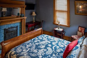 1 bedroom, WiFi - Welcome to the historic Elk River Hotel & Cafe! Located riverfront on the beautiful Elk River, and just 2 miles from I-79, you are moments away from all that the Sutton area has to offer. Guest in town to enjoy the gorgeous outdoor scenery and recrea (Sutton)