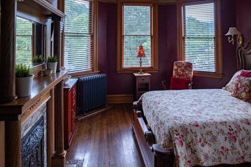 Welcome to the historic Elk River Hotel & Cafe! Located riverfront on the beautiful Elk River, and just 2 miles from I-79, you are moments away from all that the Sutton area has to offer. Guest in town to enjoy the gorgeous outdoor scenery and recrea