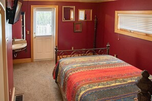 1 bedroom, WiFi - Welcome to the historic Elk River Hotel & Cafe! Located riverfront on the beautiful Elk River, and just 2 miles from I-79, you are moments away from all that the Sutton area has to offer. Guest in town to enjoy the gorgeous outdoor scenery and recrea (Sutton)