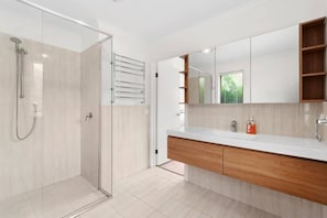 Shower - Cookies Beach House (South Durras)