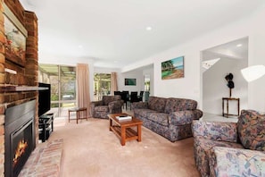 TV - Cookies Beach House (South Durras)