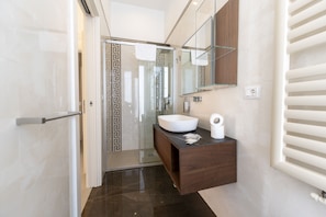 Shower, hair dryer, bidet, towels - Via Concezione a Montecalvario 19 (Naples)