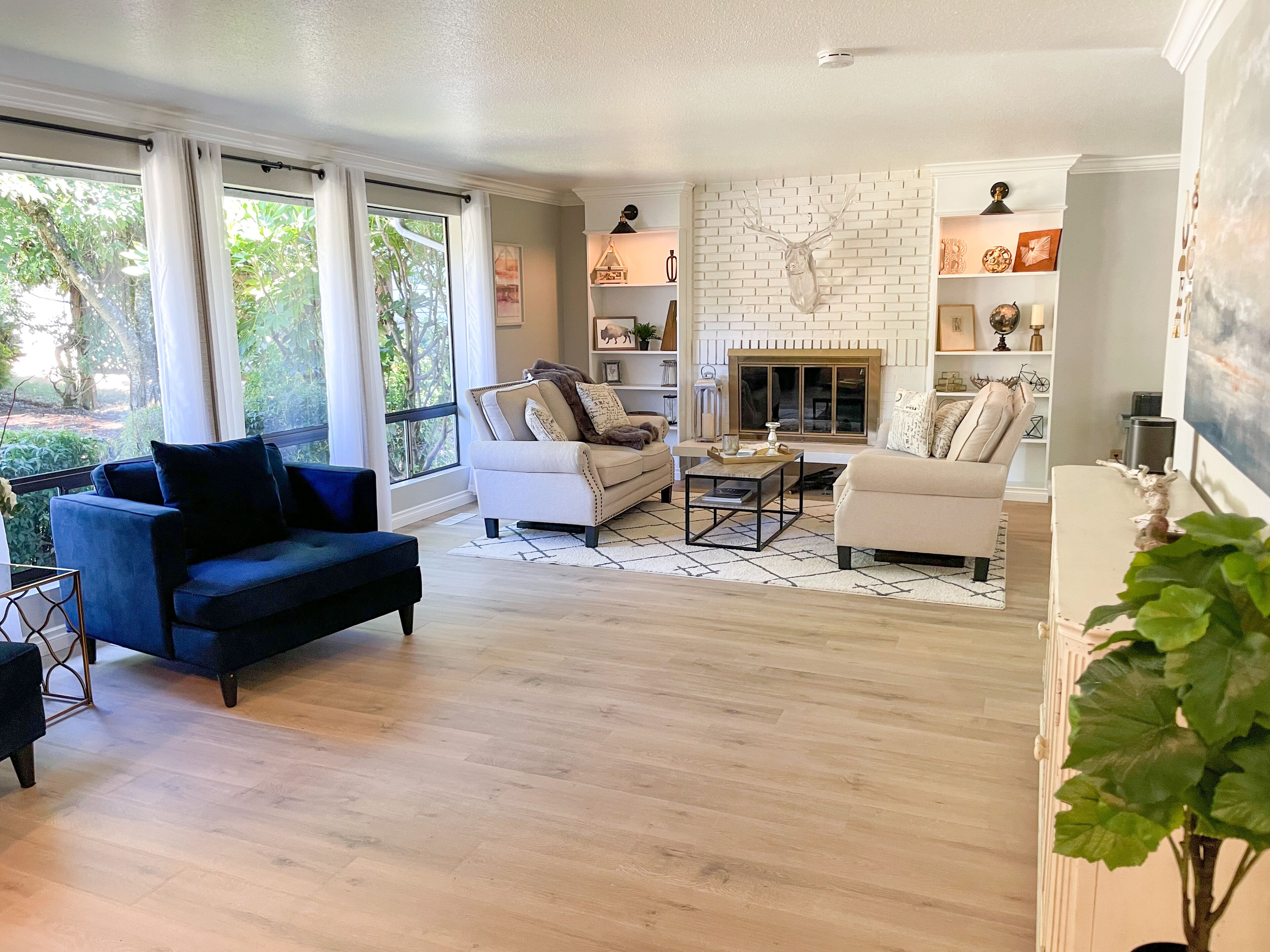 Designer’s Retreat with Tranquil Sunroom & Hot Tub